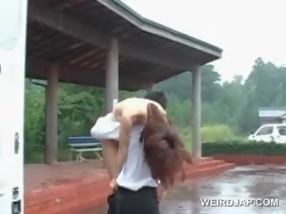 Extraordinary asiatiskapojke vuxen video- docka fittor spikade vovve utomhus